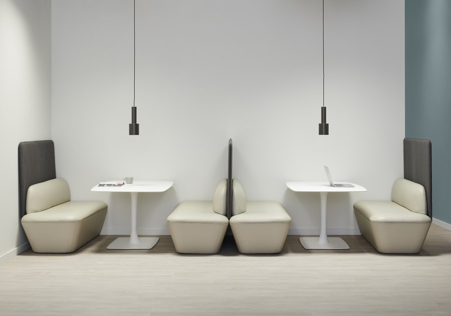 Davis Furniture — Q6 Table